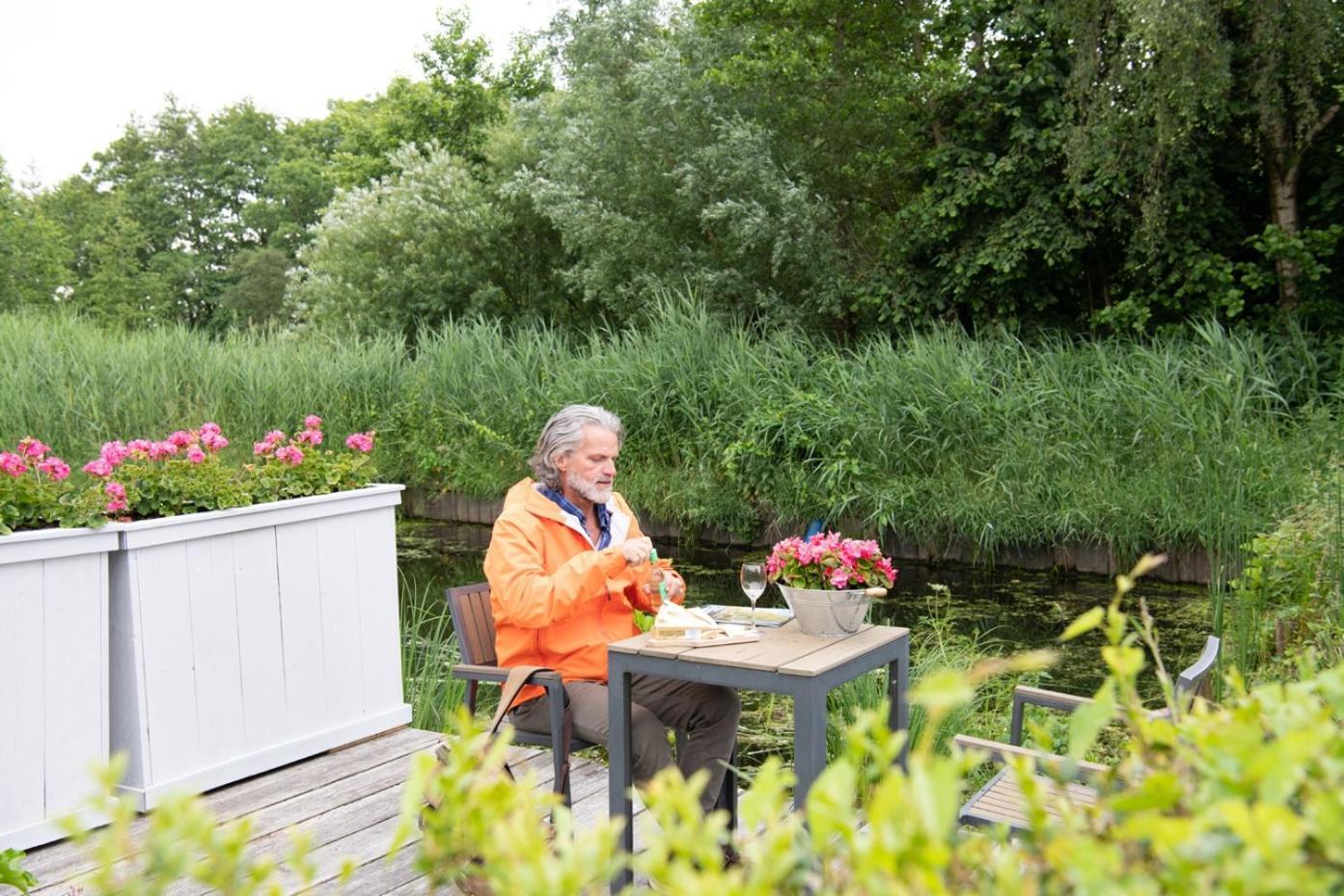 Het Waterhoentje Sint Jansklooster Luaran gambar